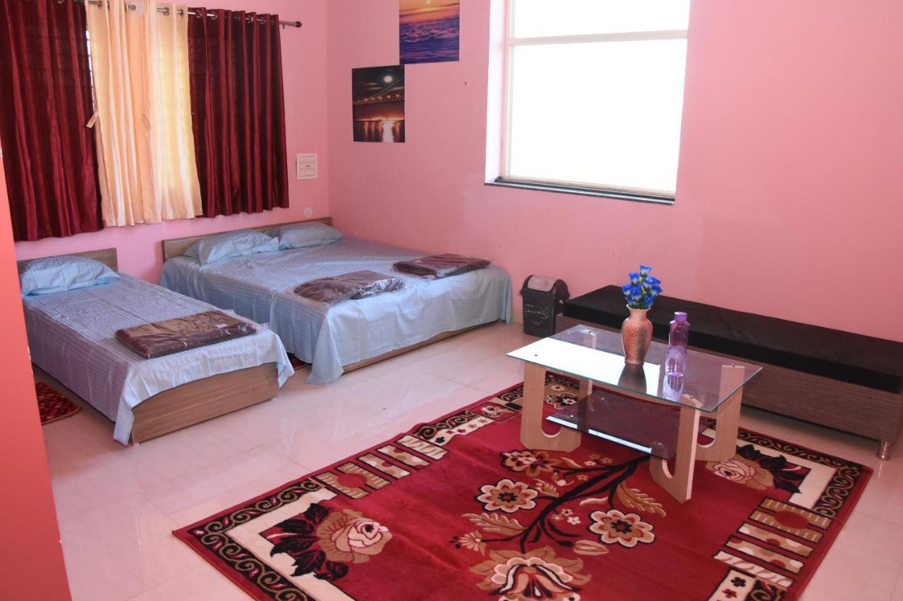H P Homestay Dharwad Eksteriør billede